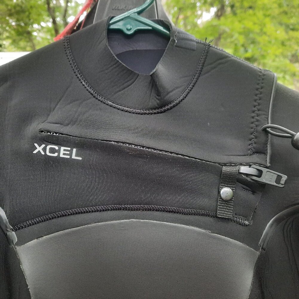 Xcel Axis X 4/3 Woman's Wetsuit Size 6 - image 5